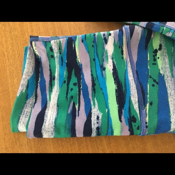 High waisted lululemon wonder under capris - Picture 5 of 6